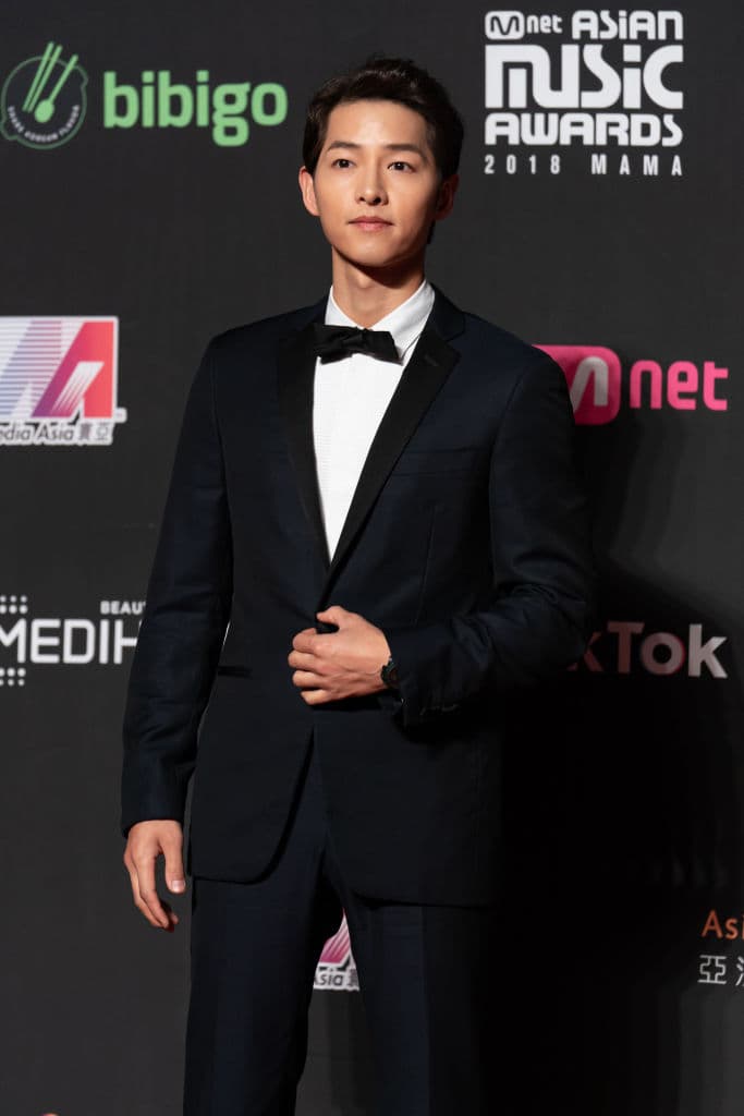 Tae Ho es un piloto de la nave 'Spaceship Victory' en la que la Capitana, Park Tigre y el robot son parte de la tripulación.
<br>