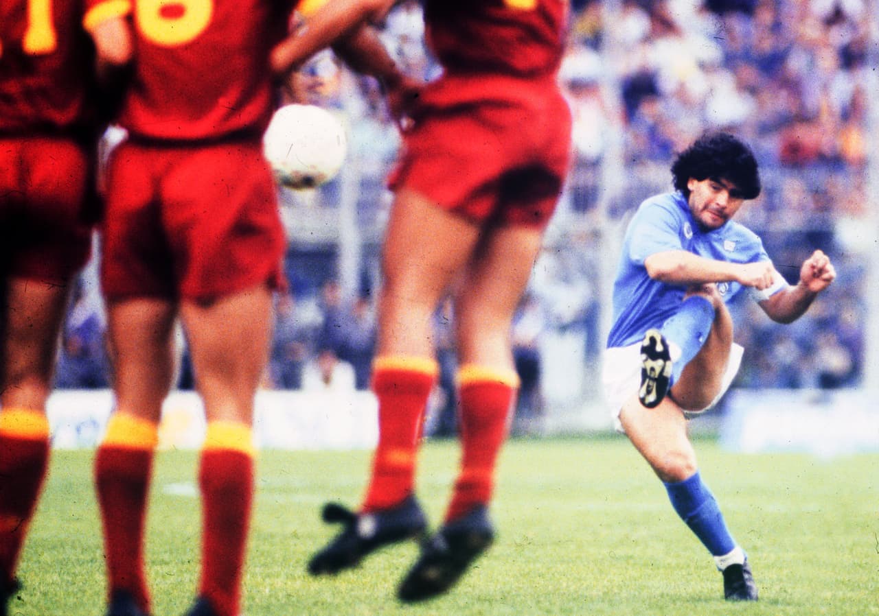 Maradona llevó al Napoli a un periodo de mucho éxito a finales de los 80’s e inicio de los 90’s.