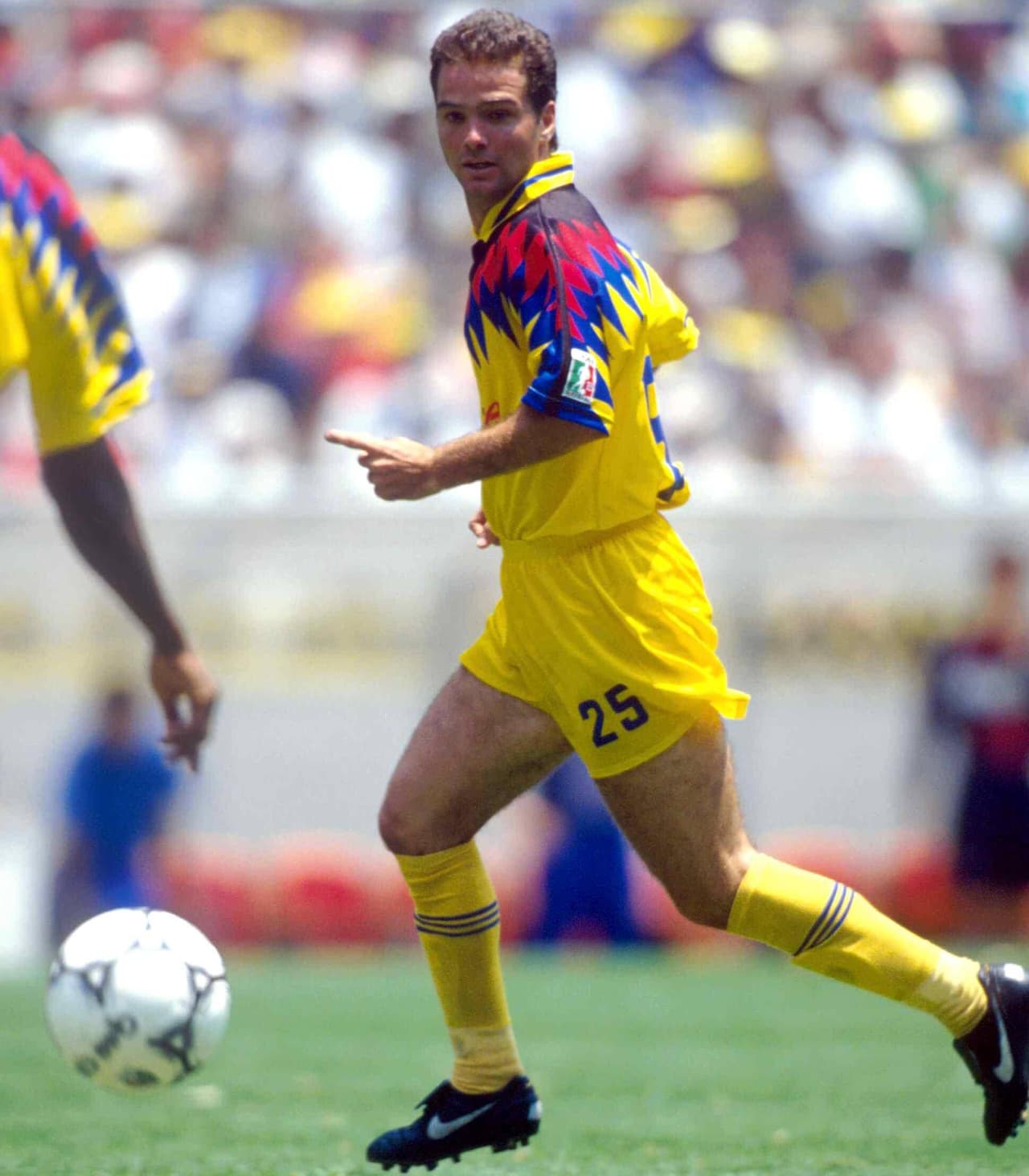 Tras su paso por el futbol español, Luis García regresó a México para jugar con el América.