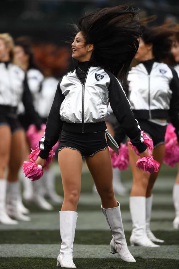 Cada detalle cuenta, pueden ser los pompones, las botas, los trajes, las calcetas o simplemente portar el lazo rosado.