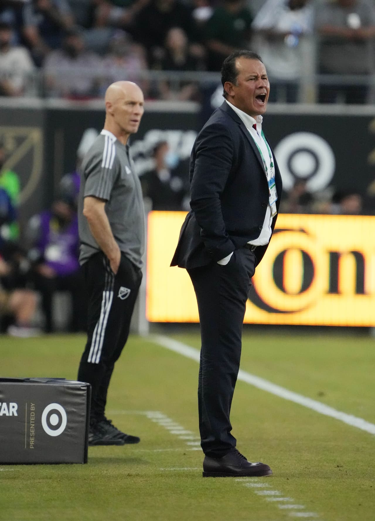 Los entrenadores siguieron de cerca las acciones.
<br>