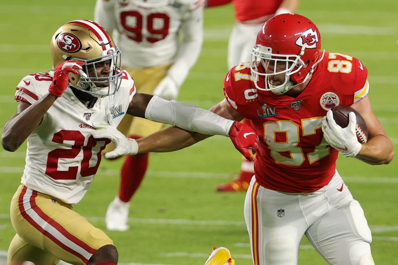 Travis Kelce tuvo 2 recepciones y 20 yardas en la primera mitad.