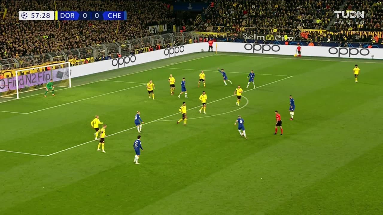 ¡TIRO ATAJADO! disparo por Enzo Fernández.