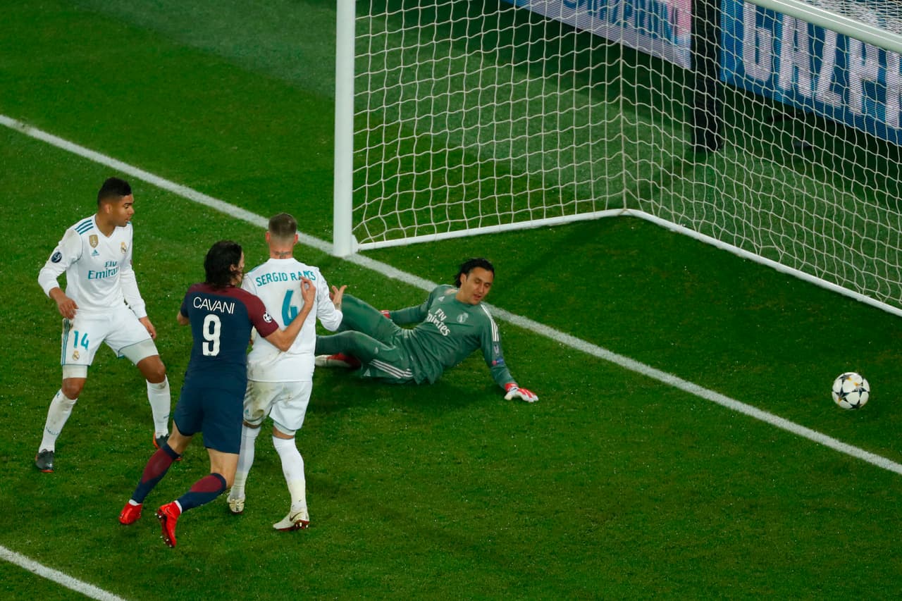 Fue así como tras un rebote de balón, golpeó en el uruguayo Edinson Cavani para el empate 1-1 al minuto 26 del segundo tiempo.