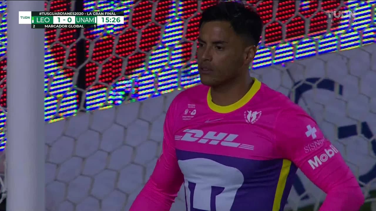 ¡TIRO ATAJADO! disparo por Emanuel Gigliotti.