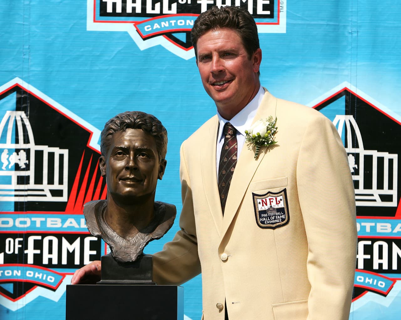 CANTON, OH - AUGUST 7: Pro Football Hall of Fame enshrinee Dan Marino of the Miami Dolphins poses with his bust during the 2005 NFL Hall of Fame enshrinement ceremony on August 7, 2005 in Canton, Ohio. (Photo by Jonathan Daniel/Getty Images)