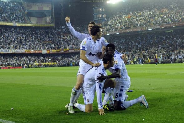 El segundo tiempo extra no tuvo más de qué hablar y terminó la vida de un viejo 'demonio' que cargaba el madridismo, 18 años después volvían a ganar la Copa del Rey... y ante el odiado rival.