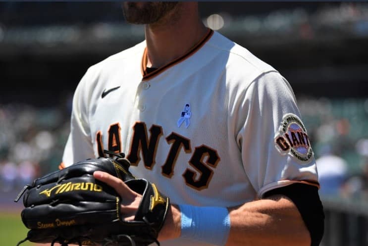 Los Yankees, Giants, Blue Jays y más equipos rinden tributo a los papás hoy en su día.
