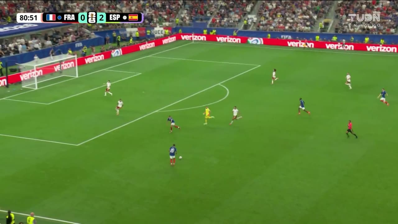 ¡Oso enorme de Doué! Tenía la portería sola y no hace nada