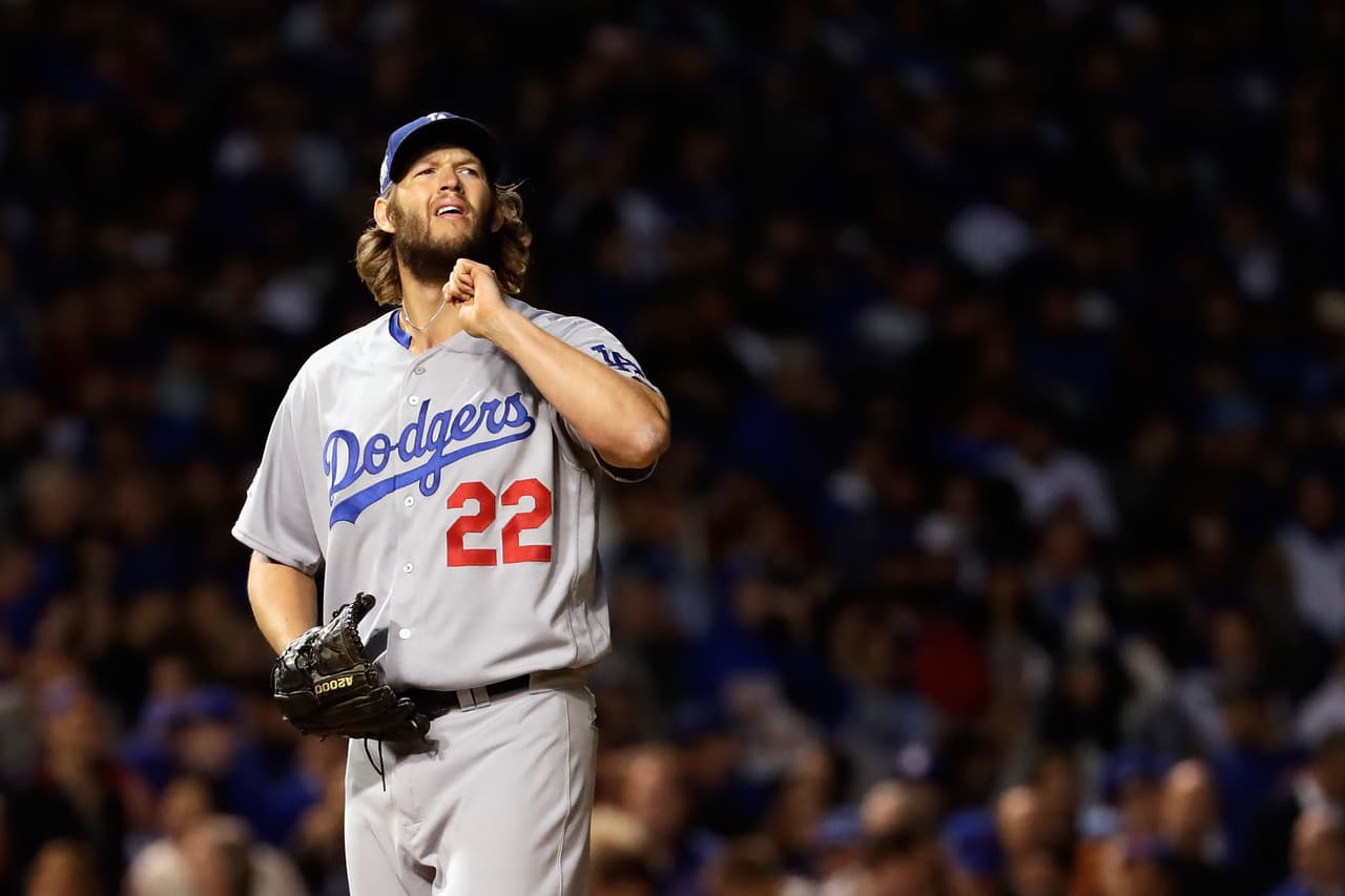 Clayton Kershaw tuvo una salida tranquila ya que su ofensiva le dió una gran ventaja desde las primeras entradas. El lanzador trabajó 6 entradas en las que permitió 3 imparables y 1 carrera limpia. Ponchó a 5 rivales.