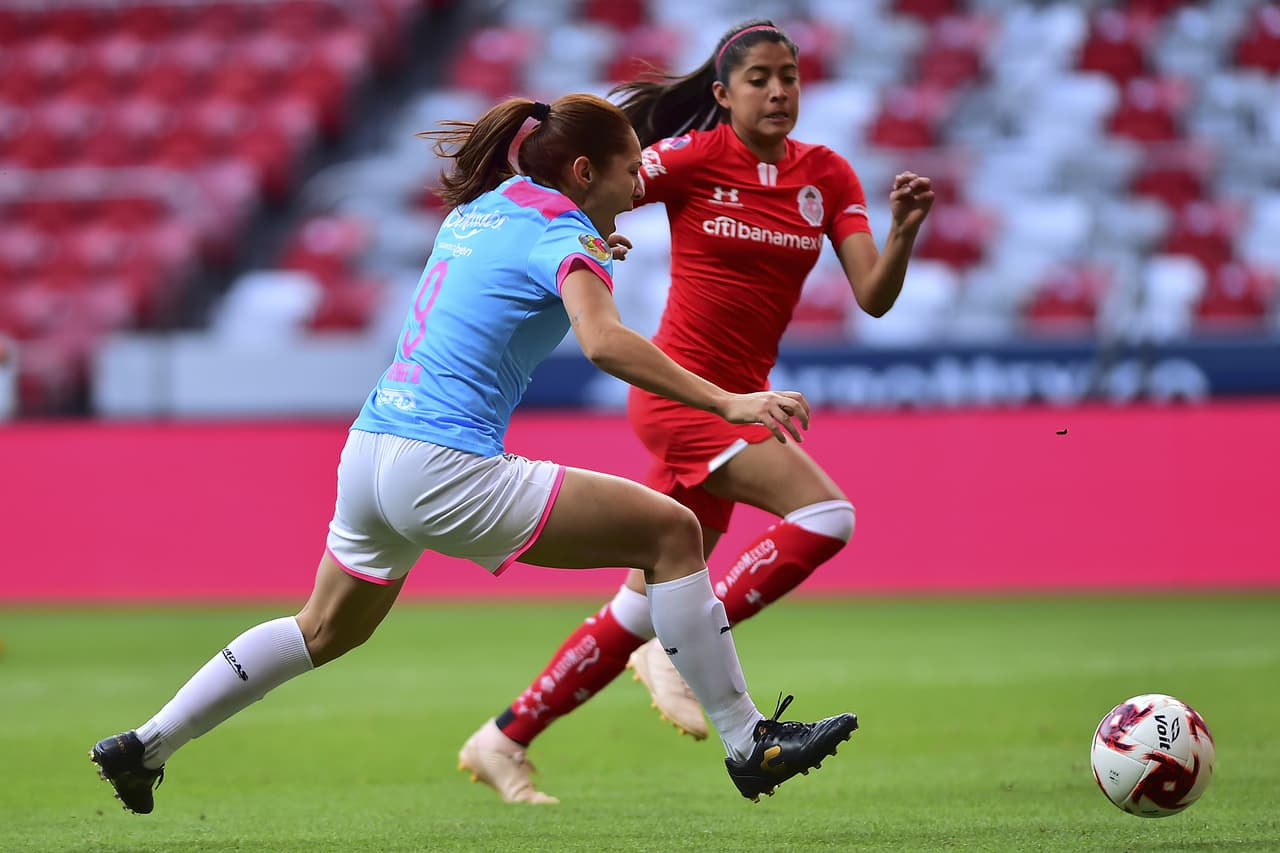 Con goles de Desiree Monsiváis, Rayadas venció, no sin sufrir al final 1-2 a las Diablitas del Toluca, en la Bombonera, Karla Saavedra descontó para las locales.