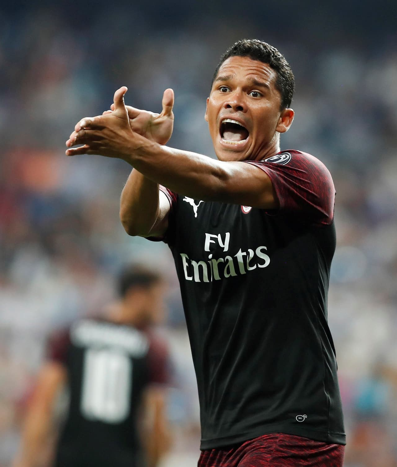 El colombiano Carlos Bacca seguría inconforme en el Milan por lo que le siguen buscando alguna salida. Se habla de una reactivación en las negociaciones con Villarreal y de un interés fuerte del Sporting de Lisboa.