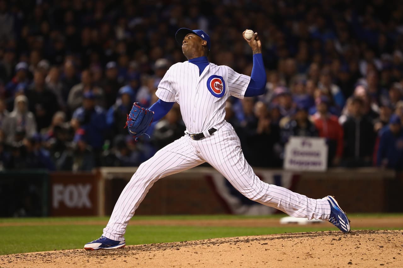 El cubano Aroldis Chapman se vistió de héroe y mantuvo a flote a los Cubs