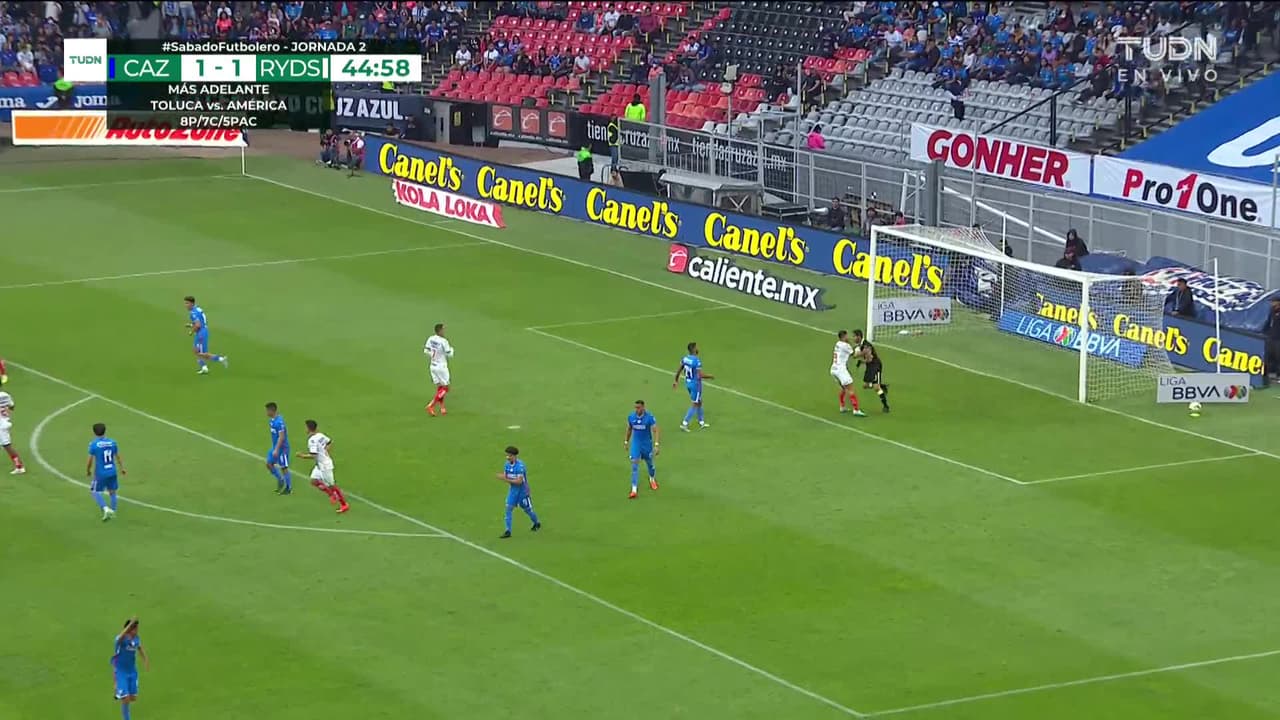 ¡TIRO ATAJADO! disparo por Celso Ortiz.