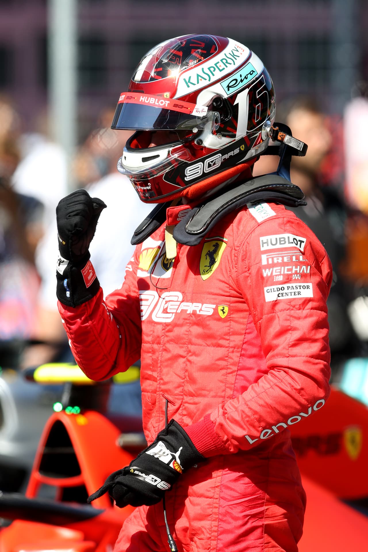 Charles Leclerc consiguió su segunda Pole del año, esta vez en el Red Bull Ring de Austria, superando a Lewis Hamilton y Max Verstppen, quienes completaron el Top 3. Sebastian Vettel sufrió problemas mecánicos por lo que solo le alcanzó para el décimo puesto. Por su parte, Sergio Pérez saldrá en la posición 16.