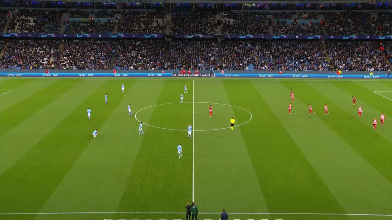 Arranca el partido y la pelota está en juego.
