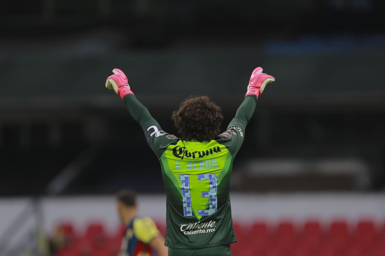 Memo Ochoa da like a trolleo de Moi Muñoz con Real Madrid