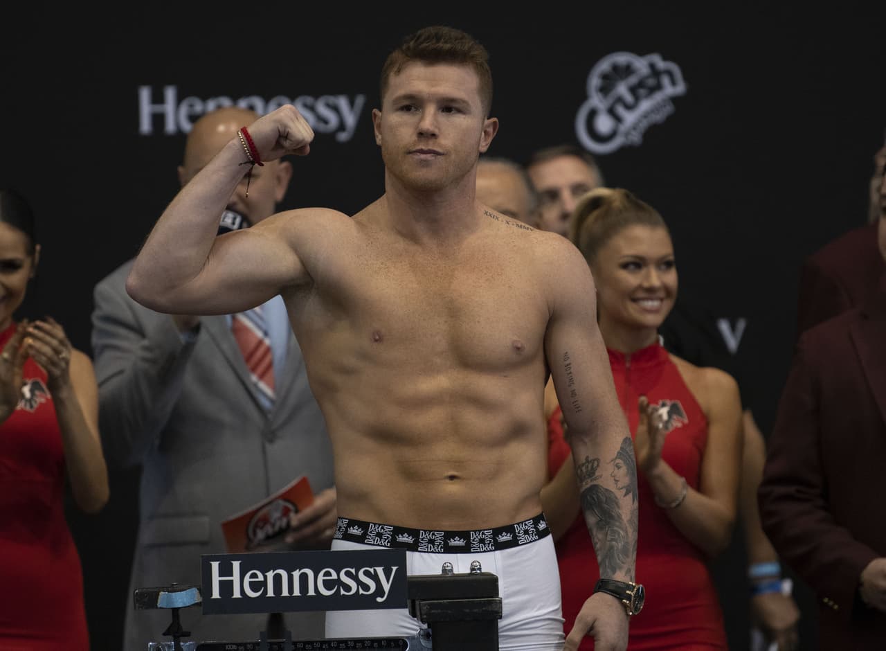 Kovalev se subió a la báscula y superó el peso pactado pero 'Canelo' Álvarez está dispuesto a pelear.