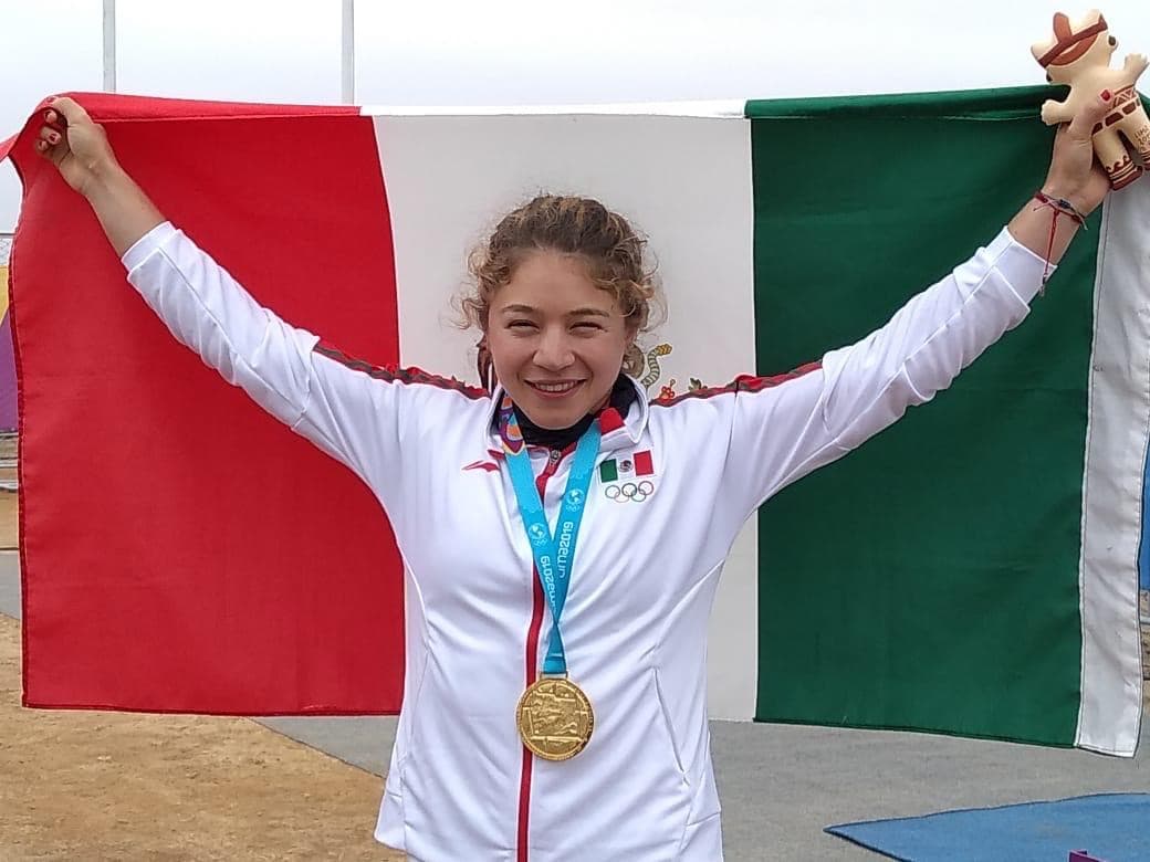 Beatriz Briones superó en la prueba de K1 500 metros del canotaje de velocidad a Adreanne Langlois (Canadá) y a Ana Paula Vergutz (Brasil) para conquistar la medalla de oro. En esta misma disciplina, a temprana hora, Osbaldo Fuentes y Mauricio Figueroa, en la prueba de K2 1,000 metros conquistaron la medalla de bronce.