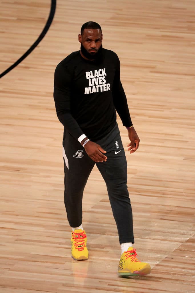 "Continúa encarnando los principios y creencias fundamentales de Muhammad, utilizando su plataforma de celebridades para defender la justicia social y las causas políticas", dijo la viuda Ali.