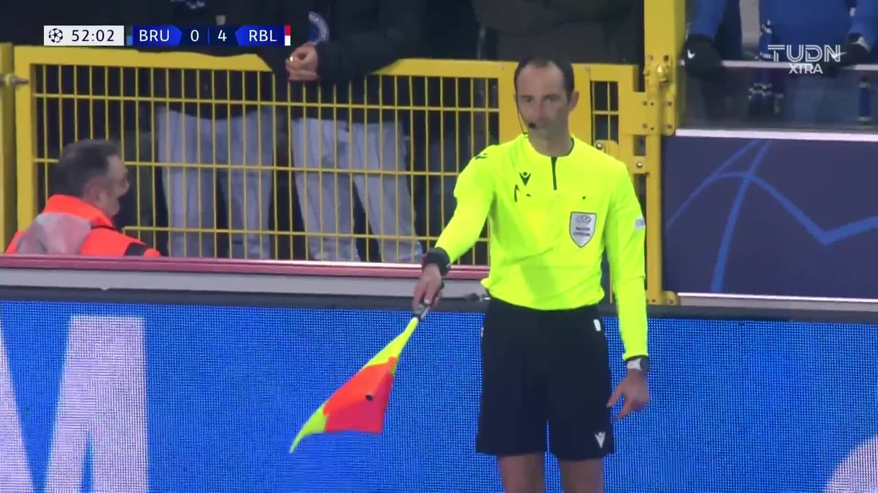 ¡TIRO ATAJADO! disparo por Christopher Nkunku.