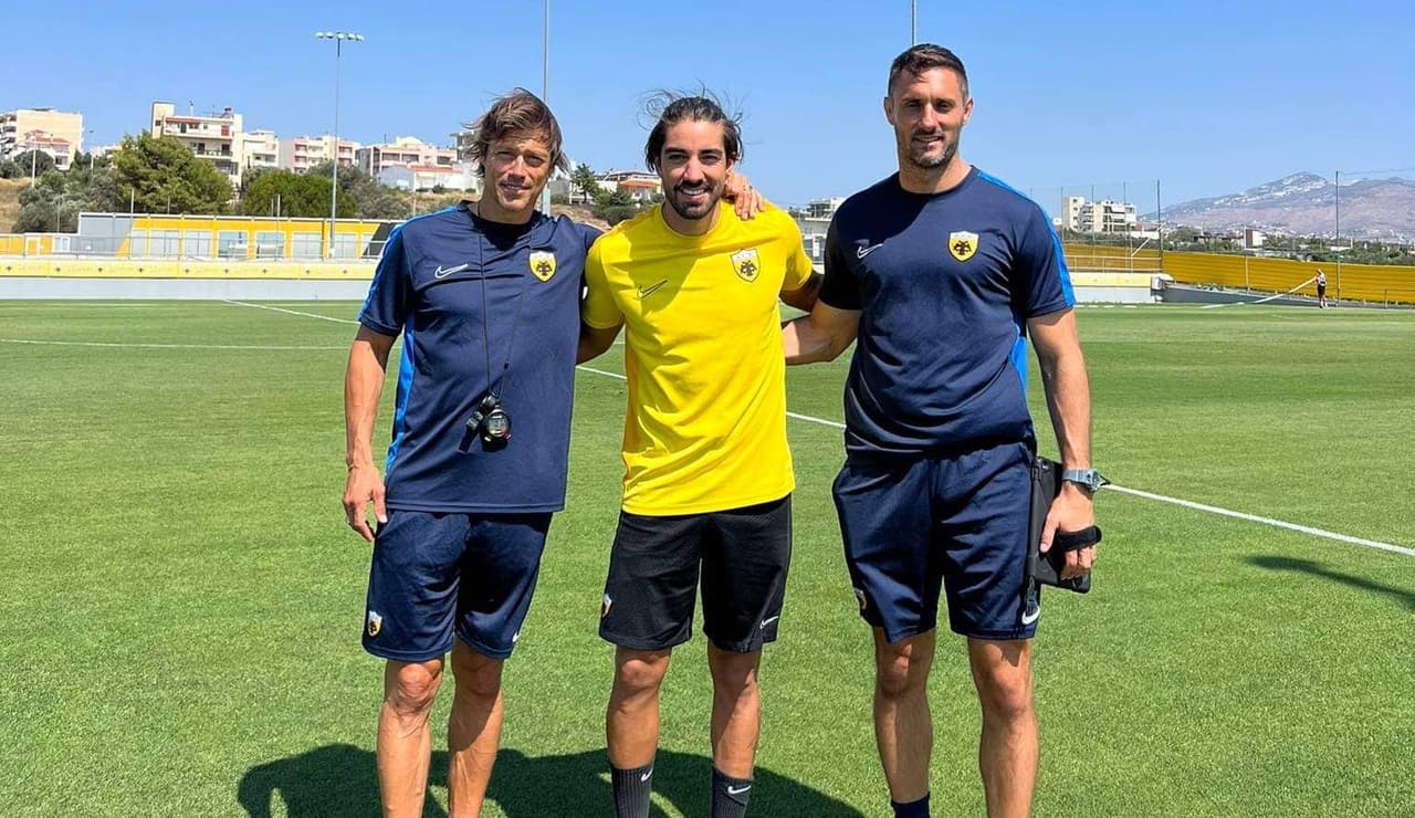 Rodolfo Pizarro hizo su debut en triunfo del AEK Atenas 