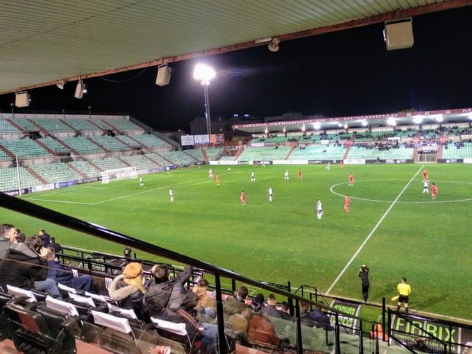 Suspenden juego de Copa del Rey por riesgo de caída de torre