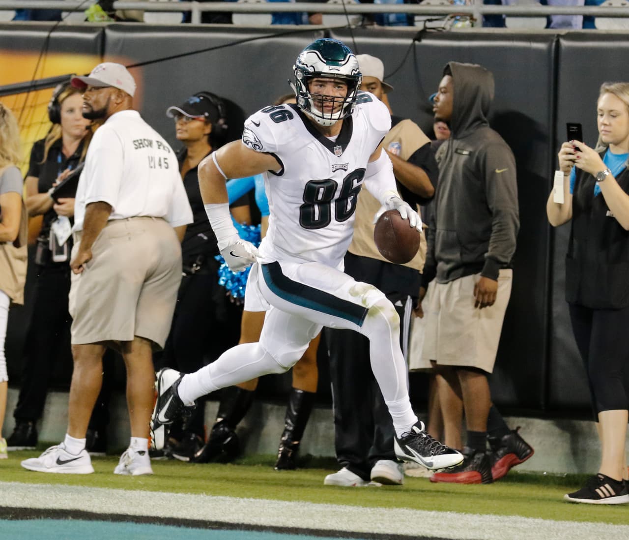 El gran protagonista de la noche fue el ala cerrada de Philadelphia Zach Ertz con sus dos touchdowns, en sus únicas recepciones en el partido.