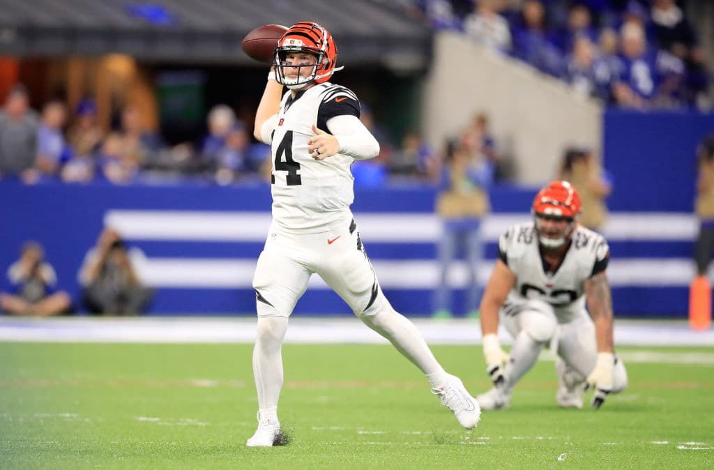 8) 
<b>Cincinnati Bengals</b>. Joe Mixon demuestra ser el mejor aliado de Andy Dalton para resurgir una gris ofensiva, que anotó 17 puntos sin respuesta para arrebatarle el triunfo a los Colts en Indy.