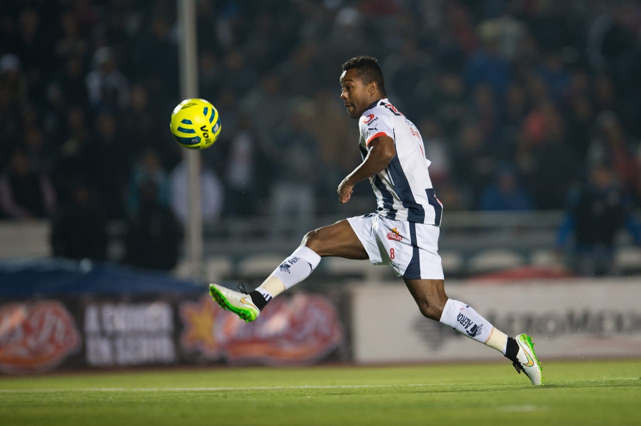 Paulo Da Silva, el paraguayo del Toluca es una garantía en defensa. Su presencia física, así como su buena ubicación y cortes de balón precisos le han ayudado a los rojos a recibir pocos goles en su meta.