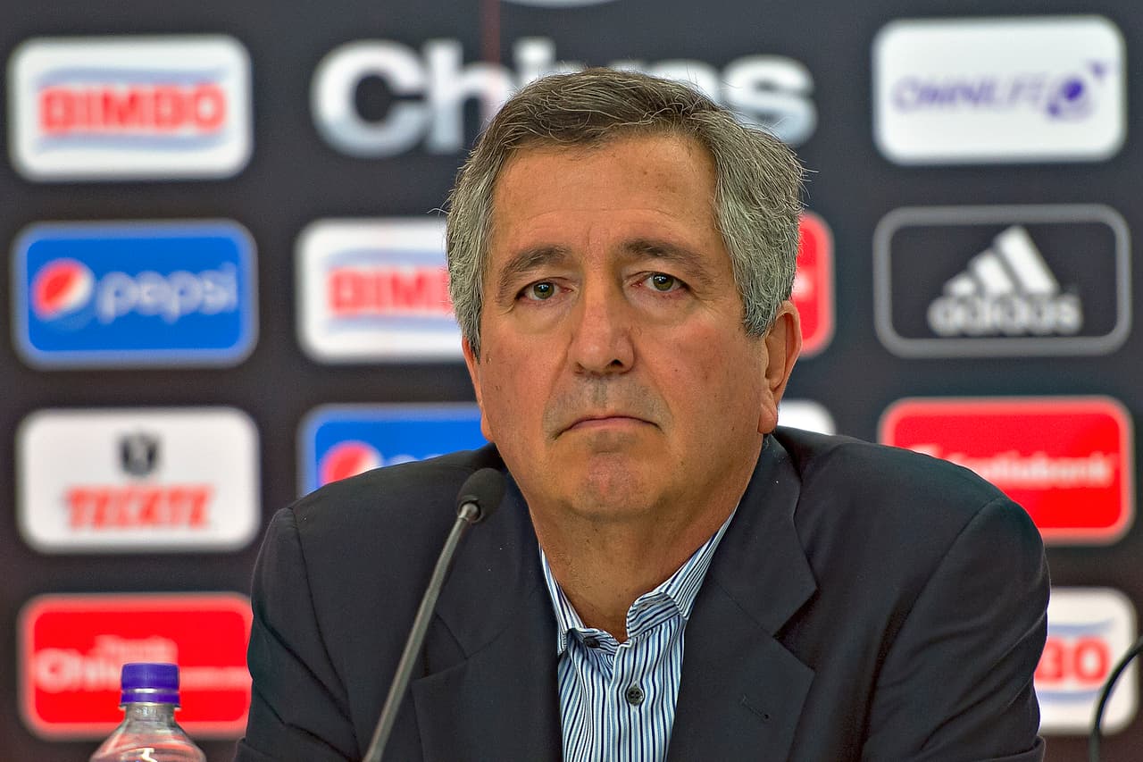 El dueño de Chivas dijo que respetan la decisión de Pulido de jugar en Europa.