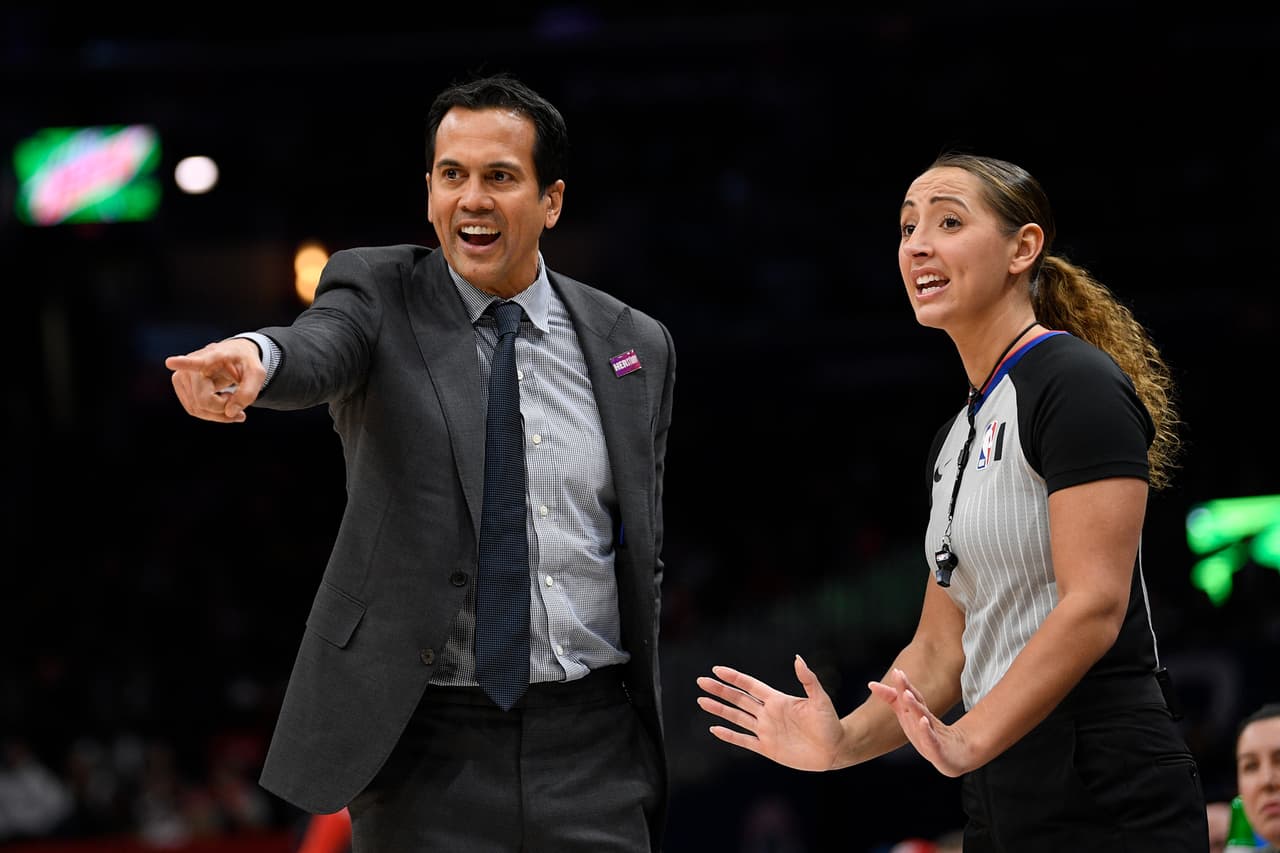 Ashley Moyer-Gleich, la tercera mujer árbitro activa en la Liga