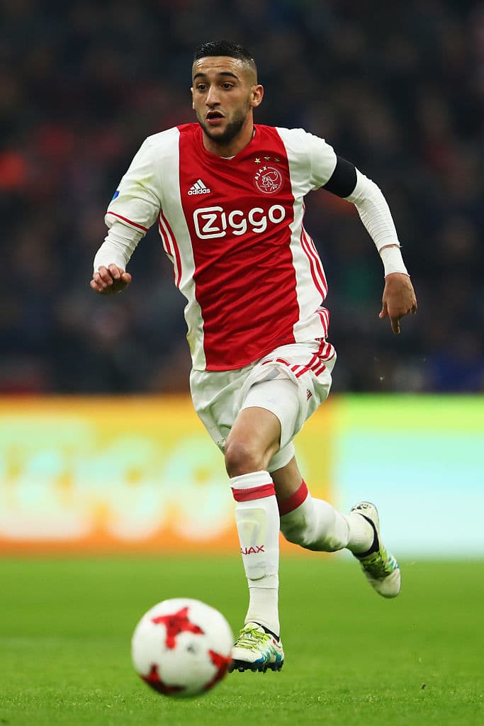 En la Temporada 2017-2018 se le fue otorgado el premio a mejor jugador del año en el Ajax y mejor jugador del año de la Eredivisie.
<br>