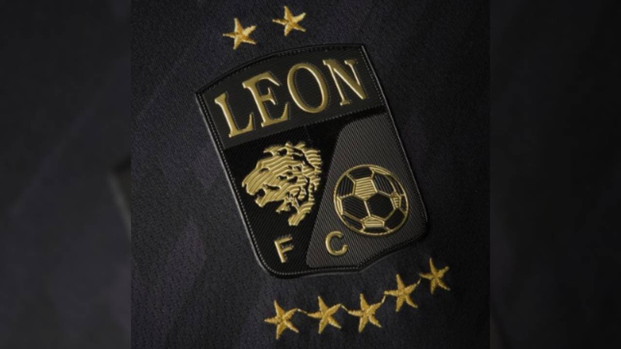 Atlético San Luis y Club León presentaron de manera oficial las nuevas ‘armaduras’ con las que enfrentarán sus compromisos en el máximo circuito del futbol mexicano.
