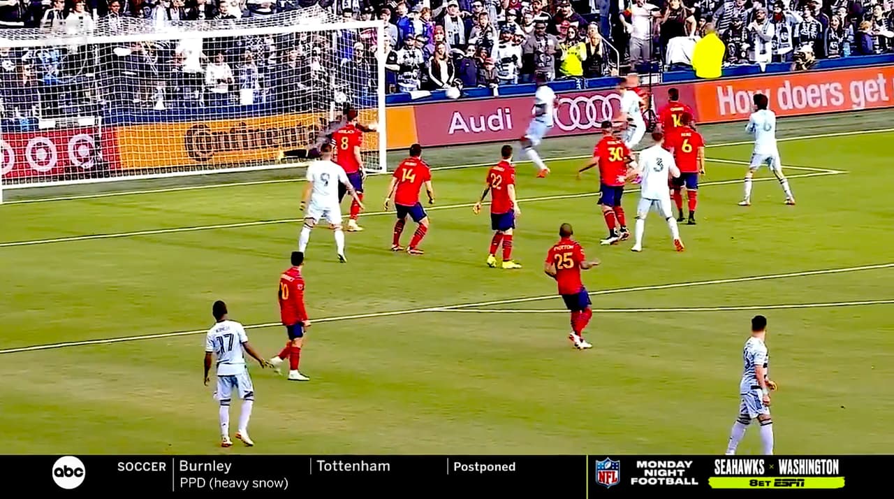 ¡Tiembla la portería! El poste salva del segundo a Real Salt Lake