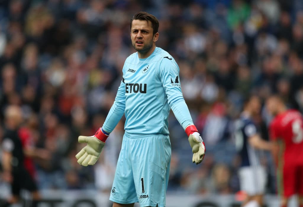 Lukasz Fabianski, del recién descendido en la Premier League de Inglaterra, es el arquero con más llamados (43) del contingente de cancerberos, es también el más veterano de todos, con 33 años.