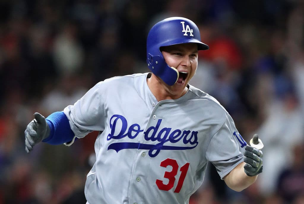 Joc Pederson, de los Dodgers, pegó un cuadranglar de tres carreras en la novena entrada.