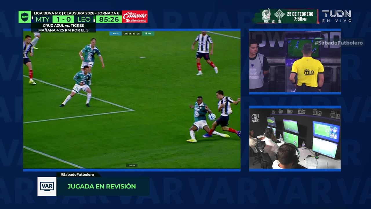 ¡No hay penal! Tras otra revisión en el VAR el colegiado dictaminó que no había nada