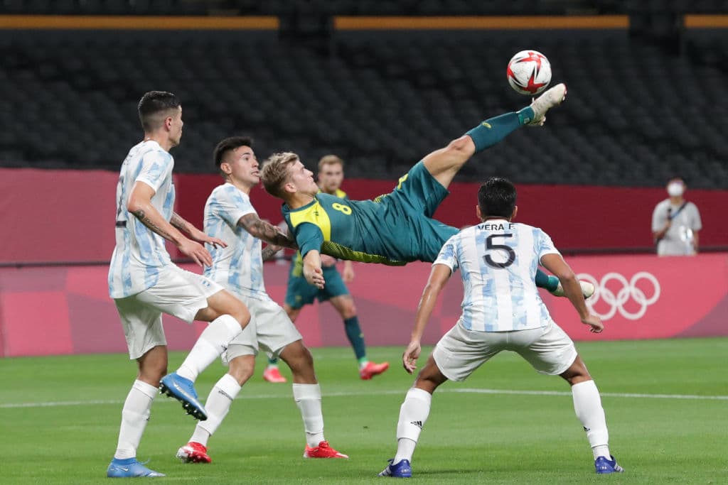 Australia se impone a Argentina 2-0 en su fecha inaugural del Grupo C en los JO de Tokio 2020. Lachlan Wales y Marco Tilio le dieron el triunfo a la escuadra 'aussie'. La escuadra albiceleste se enfrentará ante Arabia Saudita, mientras que España se enfrentará al equipo australiano.
