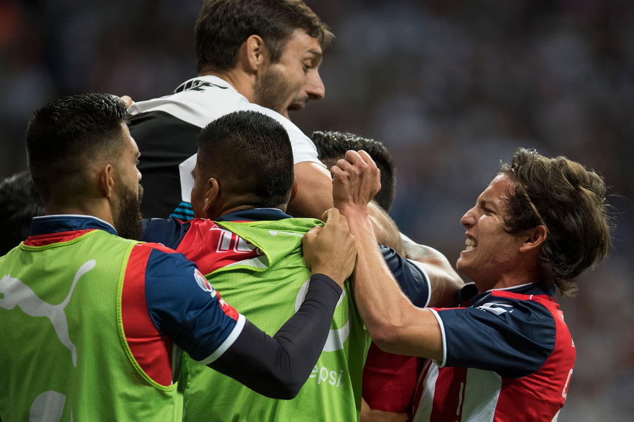 Las Chivas avanzaron a la final de la Copa MX luego de remontar a los Rayados en su propia casa, 1-2.