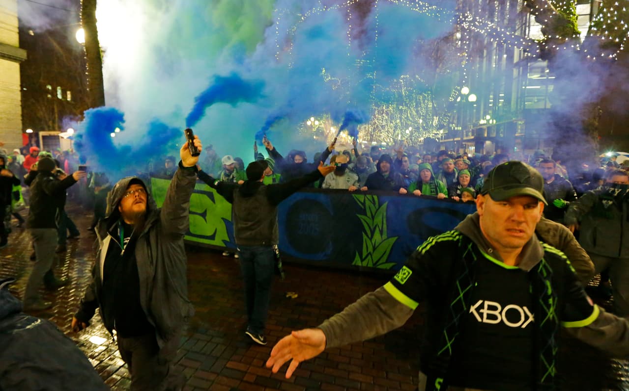 El equipo tiene su propia banda de música, la primera así en la MLS. Los hinchas eligen al presidente del club. Existen cinco grupos de barras consolidados, pero de hecho todos llevan colorido a las tribunas.