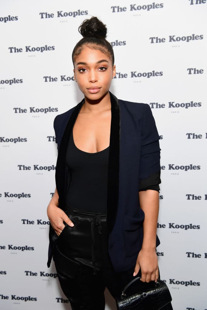 Tuvo una educación relativamente normal, pues sus padres cuidaron que así fuera hasta que la fama saltara.