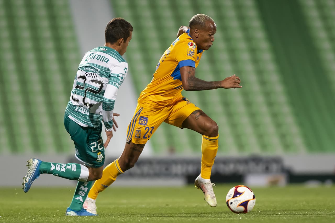 Juan Otero y Eduardo Aguirre son los encargados de la victoria a Santos 2-0 sobre los Tigres.