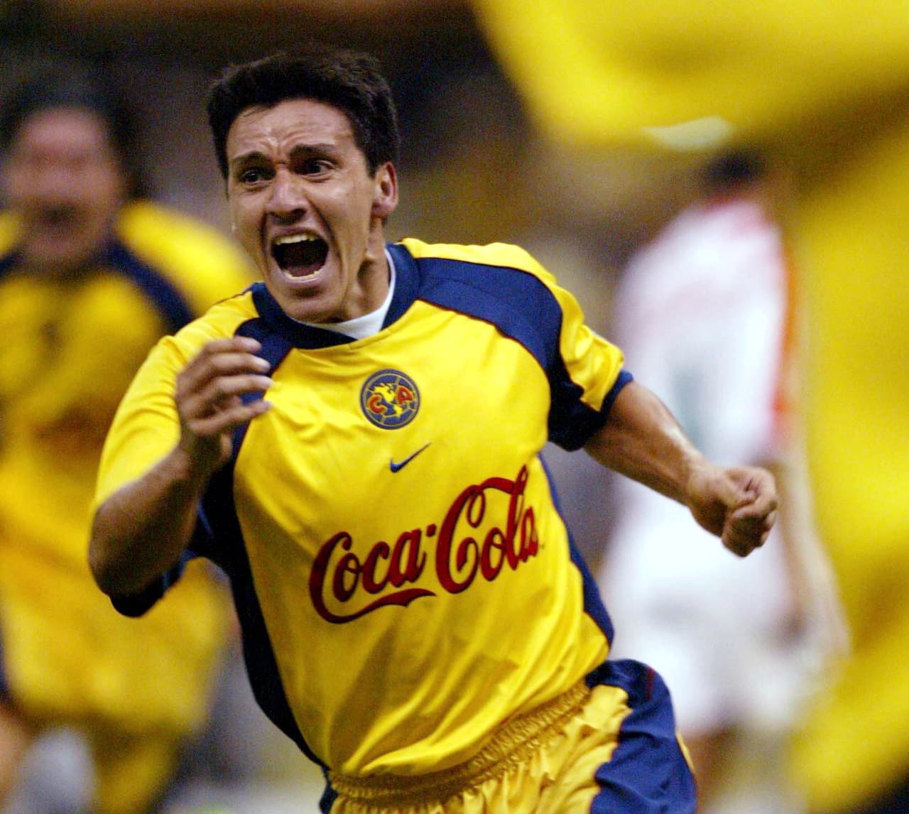 El América sería el otro equipo en aprovechar el “Gol de Oro” en los tiempos extra, fue en la final del Verano 2002 cuando se enfrentaron a los Rayados de Necaxa. En esa final los emplumados venían con desventaja de dos goles del partido de ida.