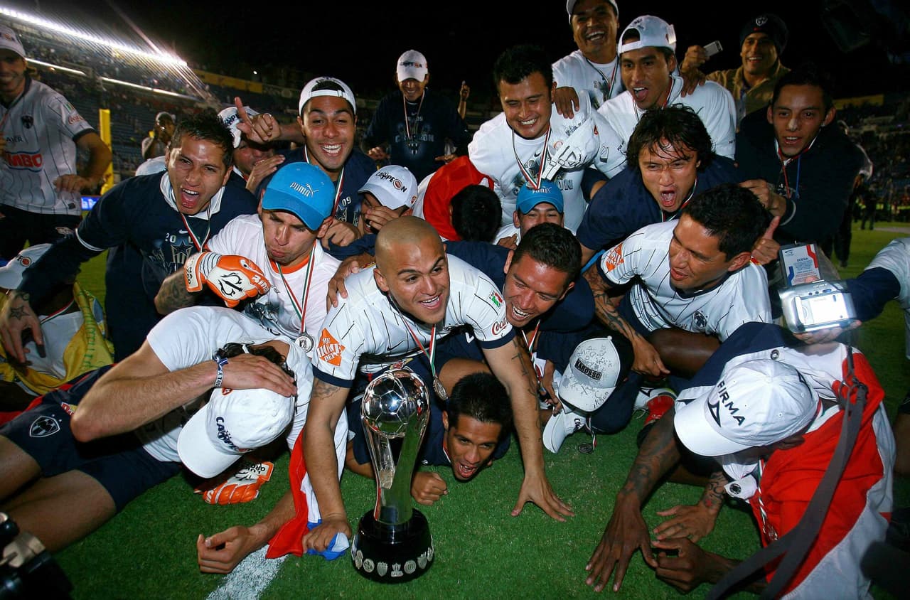 En un contragolpe al minuto 90 los Rayados lograrían finiquitar el encuentro y la final con un tanto del “Chupete” Suazo quien recibió un pase a profundidad de Osvaldo Martínez para definir a un costado de la salida de Jesús Corona para poner el global 6-4 final.