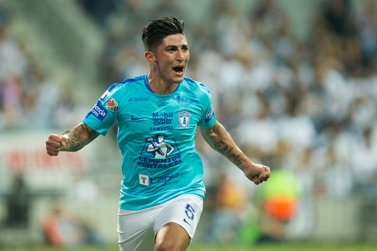 Pachuca logró su sexto título del fútbol mexicano gracias a un cabezazo de Víctor Guzmán al minuto 93 de tiempo corrido para darle el empate 1-1 (2-1 global) en la cancha de Monterrey.