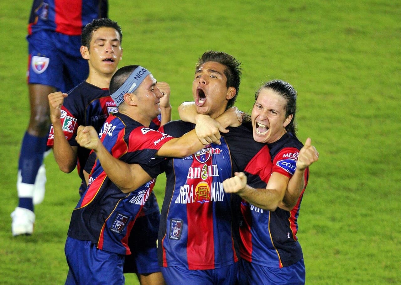En el Apertura 2007 el Atlante buscaba su tercer campeonato en su historia ante los Pumas, el partido se encontraba con un empate 1-1 hasta que Clemente Ovalle se animó a pegarle de lejos al minuto 85.
