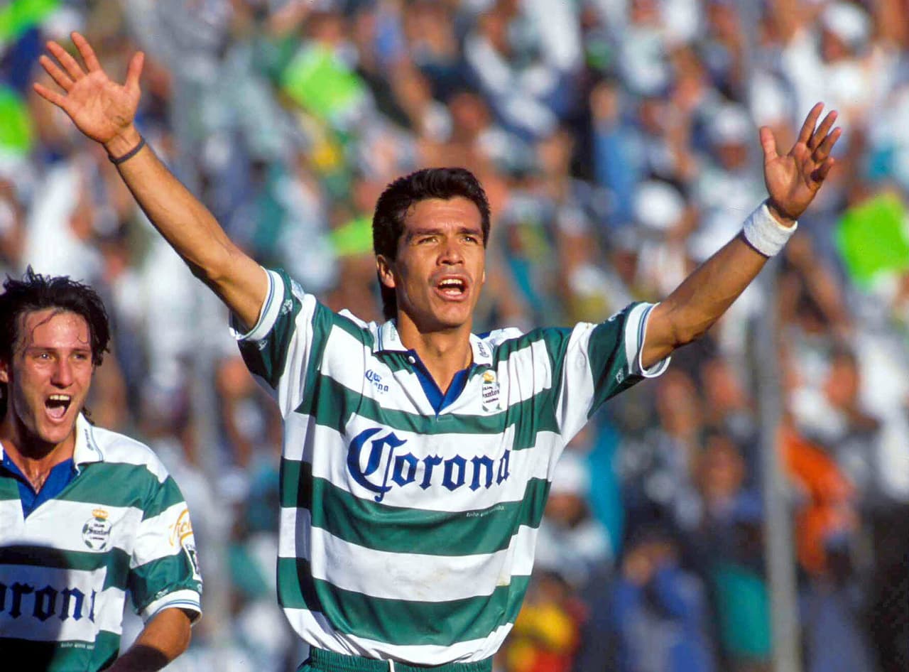 Corría el minuto 83 de tiempo corrido, Santos ganaba el partido 3-2 con lo cual el global estaba empatado a 3 anotaciones, cuando Gabriel Caballero metería un centro para Jared Borgetti quien se lanzó de “Palomita” sin marca para anotar el tanto decisivo.