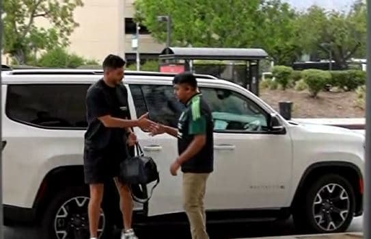Raúl Jiménez y 'Chino' Huerta llegan a la concentracion de la Selección Mexicana