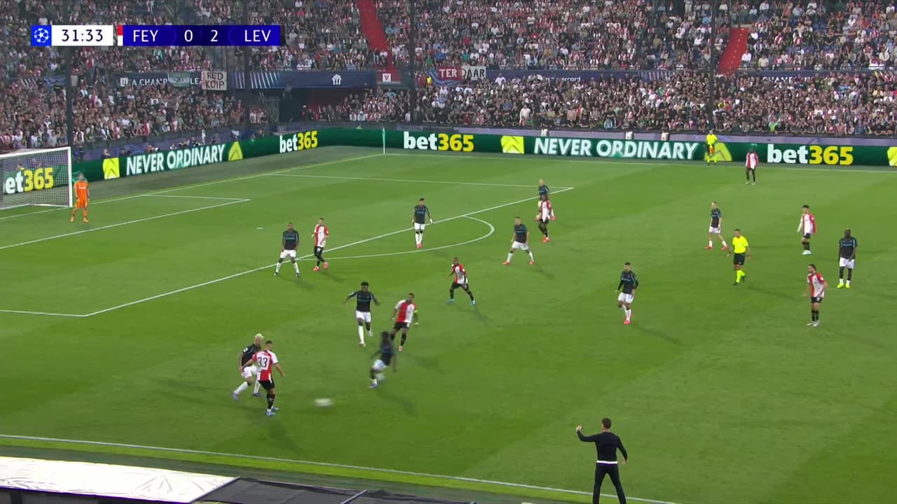 ¡TIRO ATAJADO! disparo por Igor Paixão.